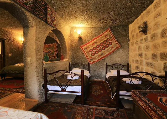 Antique Terrace Cave גורמה